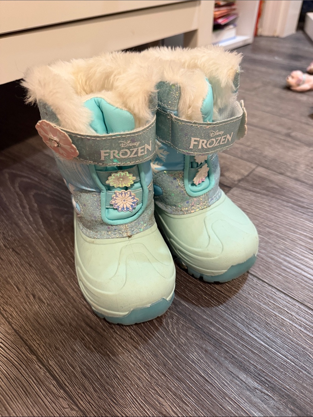 Disney Frozen Light up Aqua Blue Glitter Faux-Fur Snow Boots
